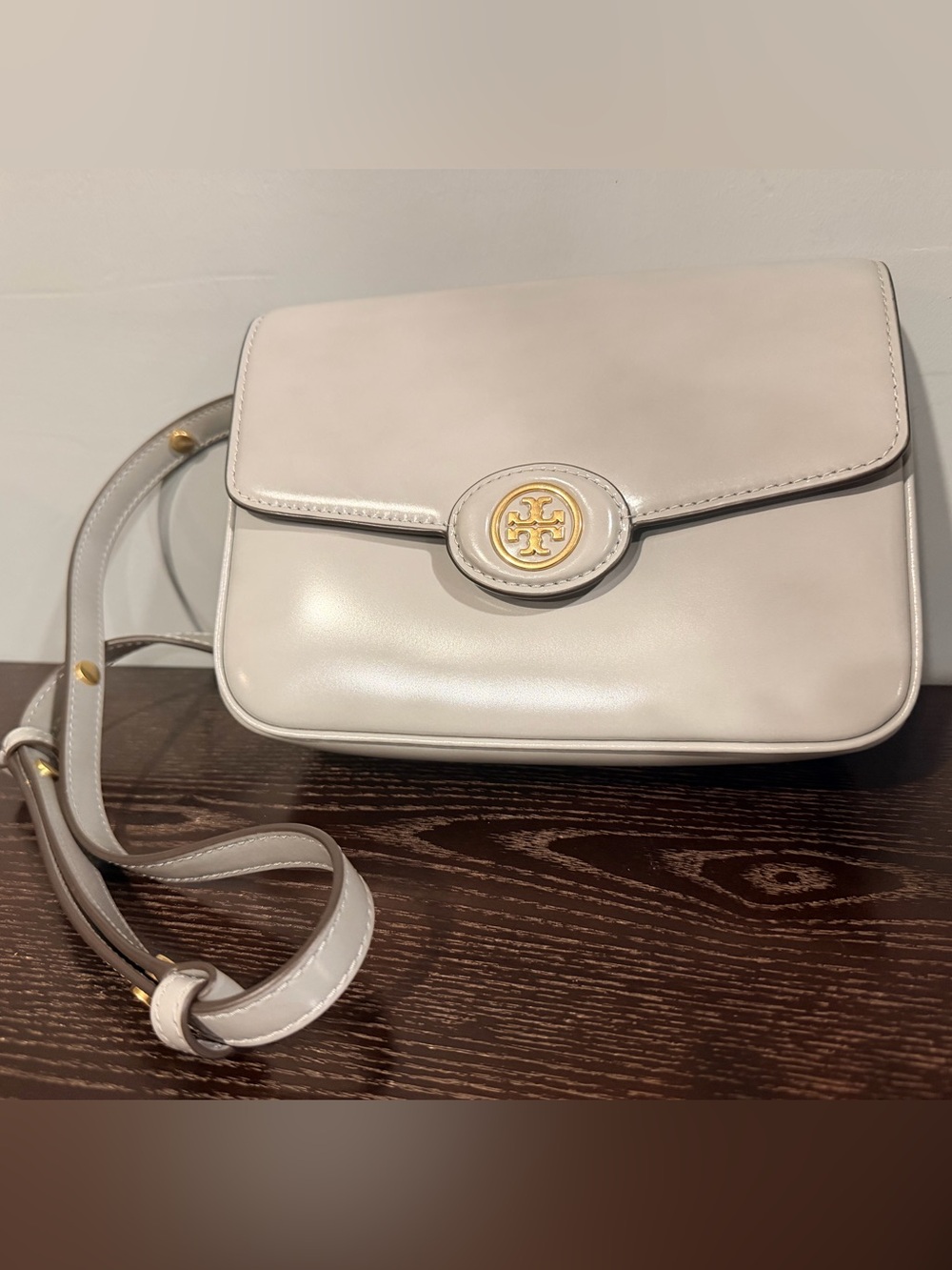 Tory Burch * LIKE NEW* Gray Leather Crossbody w/ Gold Logo